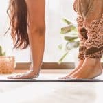 Uttanasana : comment réaliser la posture de la pince debout ?